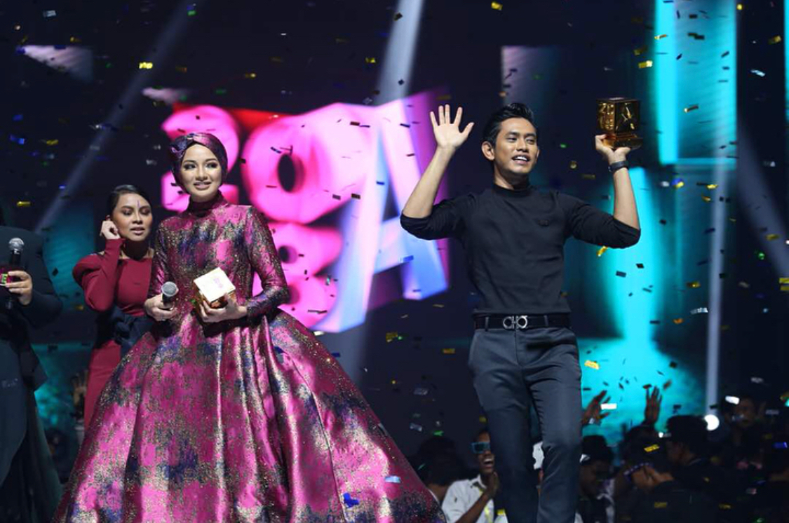 Photo of Khai Bahar, Neelofa Menang Top Top MeleTOP AME2018