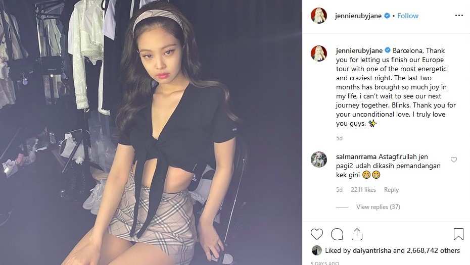  Jennie  Blackpink  Pakai Skirt Pendek Sehingga Nampak Seluar 