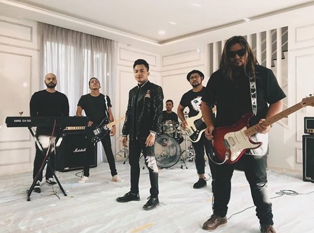 Photo of Muzik Video Neon Band Dapat Sentuhan Pengarahan Umie Aida