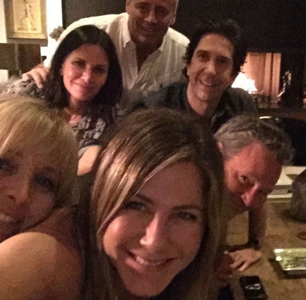 Photo of Selfie Jennifer Aniston Imbau Kembali Kegemilangan Sitkom ‘Friends’