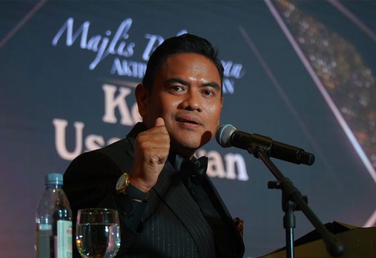 Azizan Osman Dilantik Sebagai Pengarah Bukan Bebas MPay - Mulut Mama