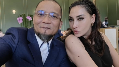 Photo of Zarina Anjoulie Beri Amaran Keras Terhadap Wanita Yang Mahu Menggatal & Kikis Duit Kekasihnya